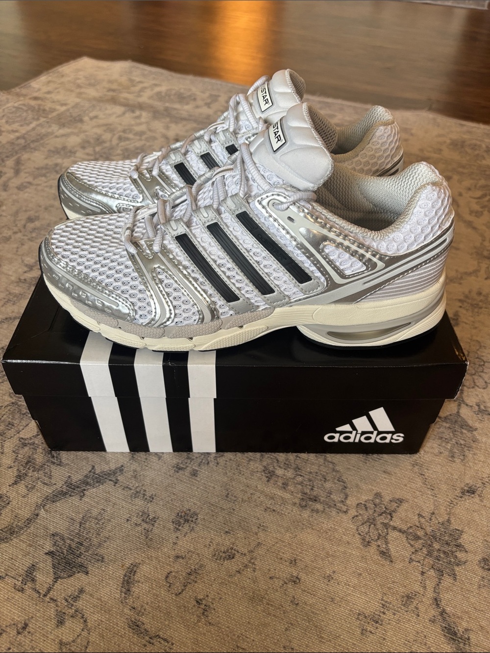adidas Men’s Adistar Control 5 Retro Running Shoes - size 10 - silver/wht/black